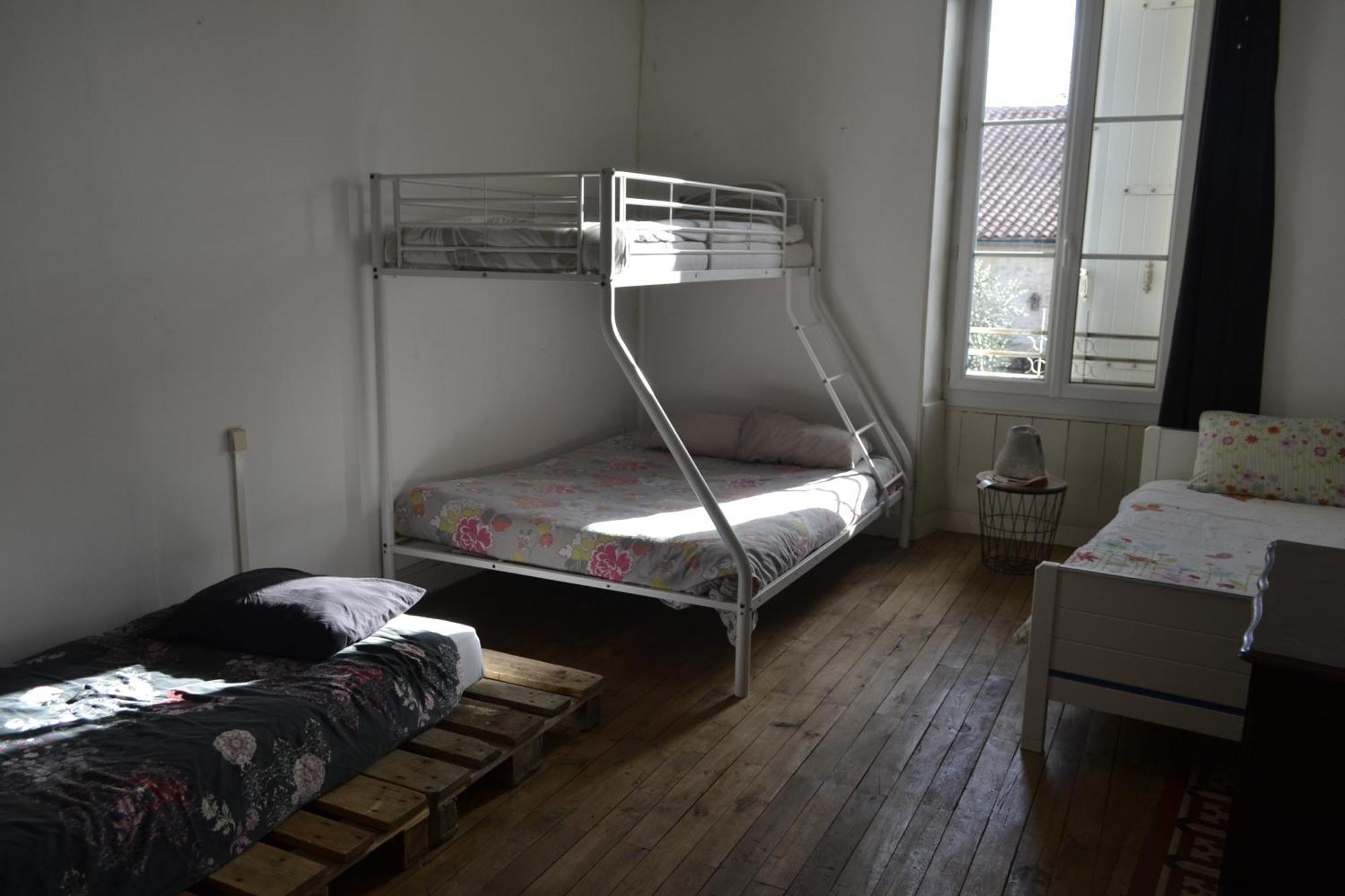 Bed and Breakfast Grande Chambre D'Hote Pour 4 A 5 Personnes Chef-Boutonne Екстер'єр фото