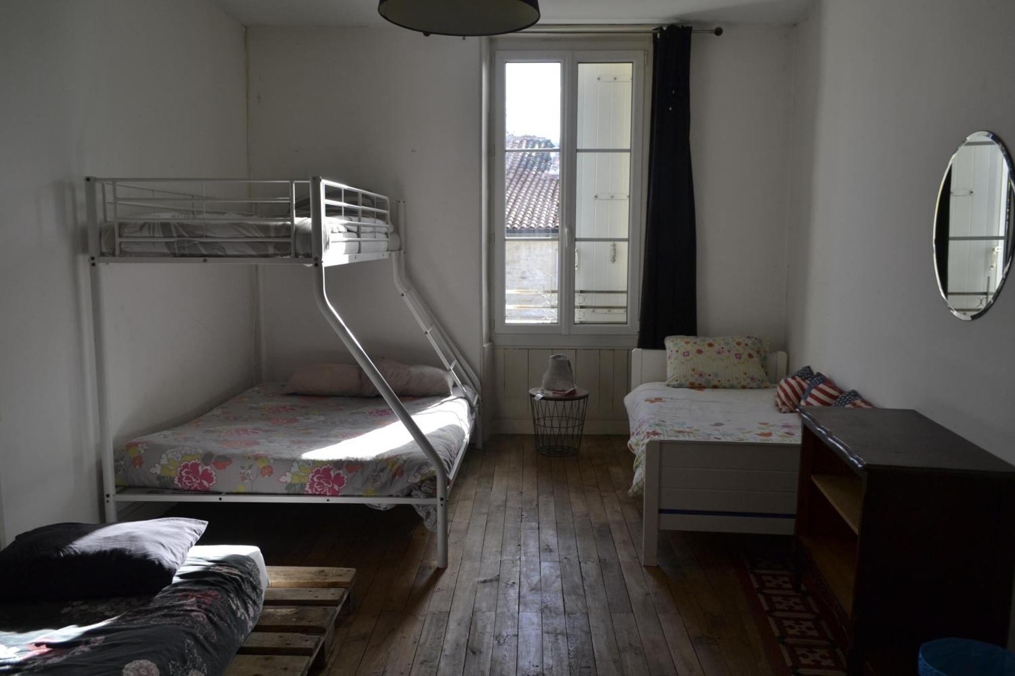Bed and Breakfast Grande Chambre D'Hote Pour 4 A 5 Personnes Chef-Boutonne Екстер'єр фото